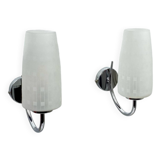 Pair of stainless steel swan neck wall lights and white glass tulips Delmas vintage seventies