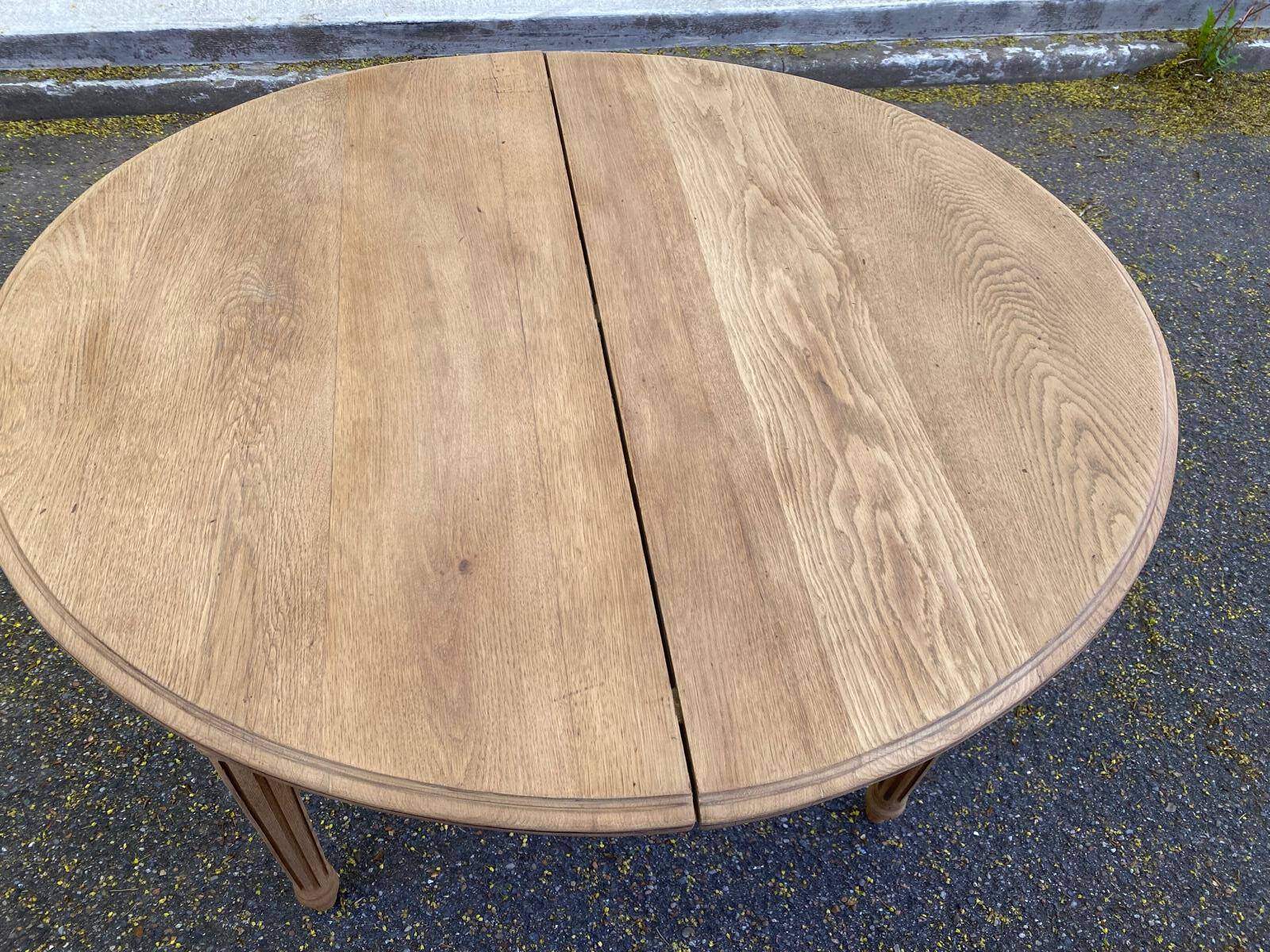 Renovated round Art Deco dining table, extendable, made of solid oak, 145cm.