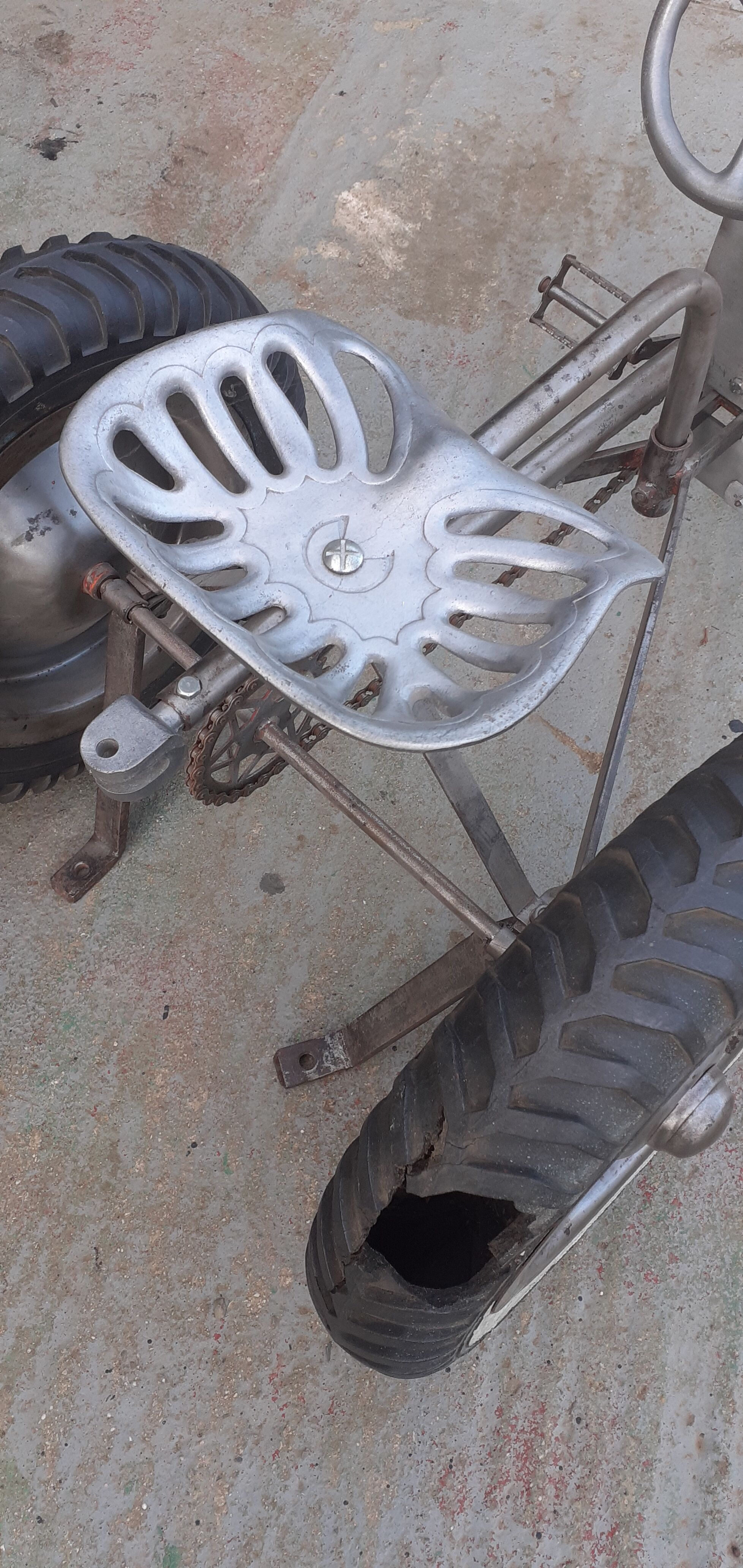 Metal tractor Rouca 60s