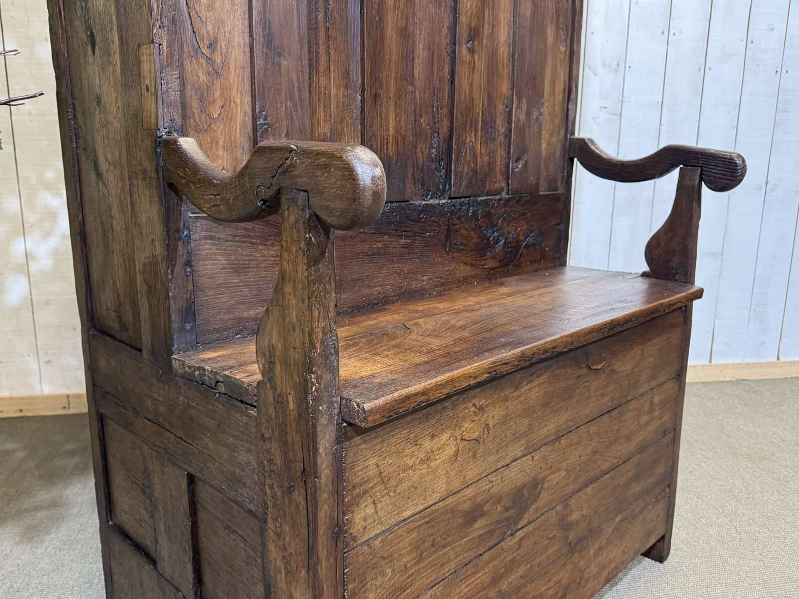 Entrance furniture, Breton wardrobe in oak and chestnut from the 19th century.