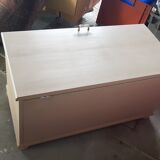 Pine toy box