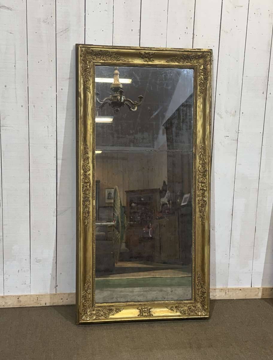 19th-century mirror in gilded wood and plaster.