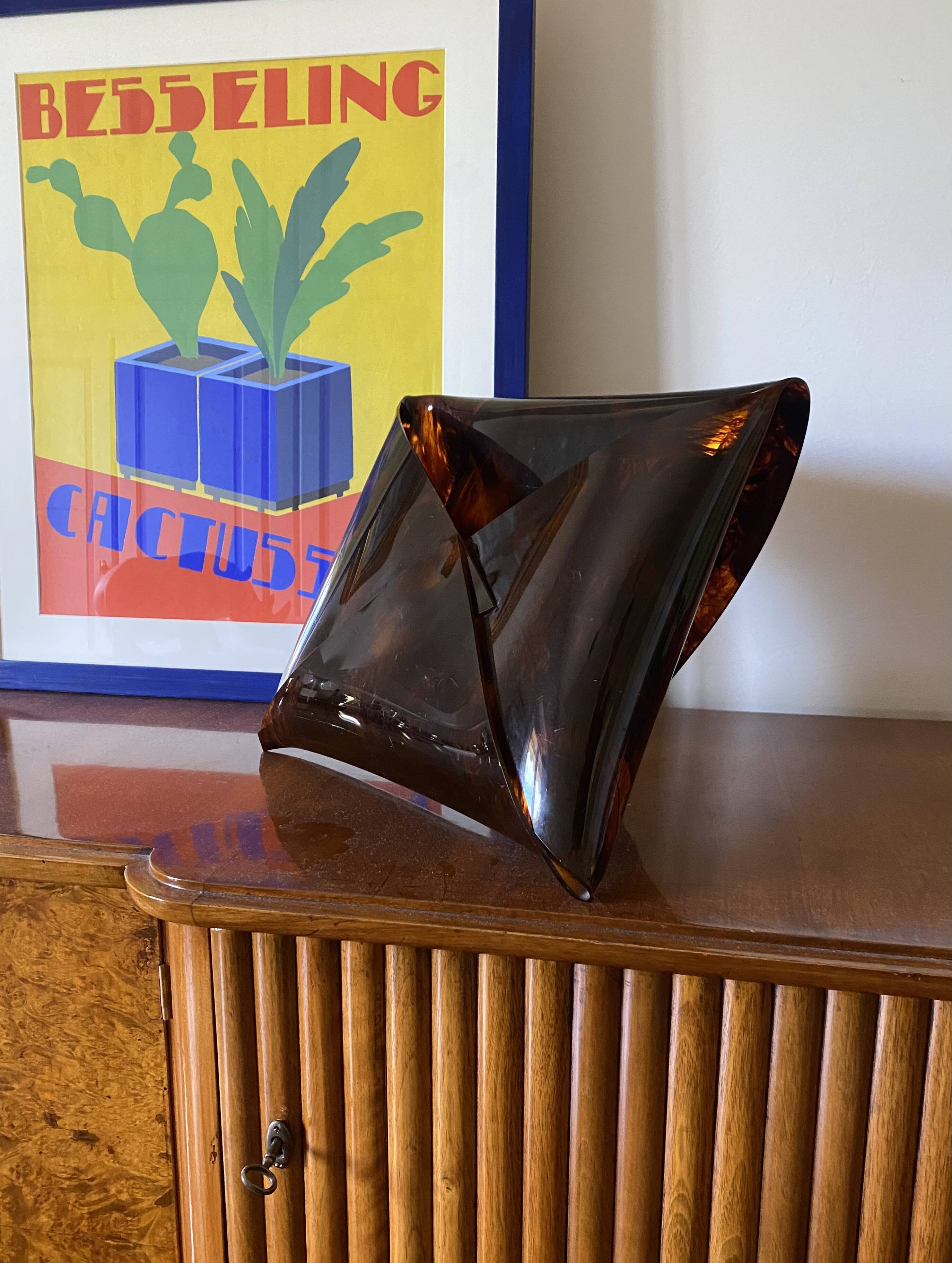 Hollywood regency mail shaped magazine rack, Ta.Ni.No Italy 1970s