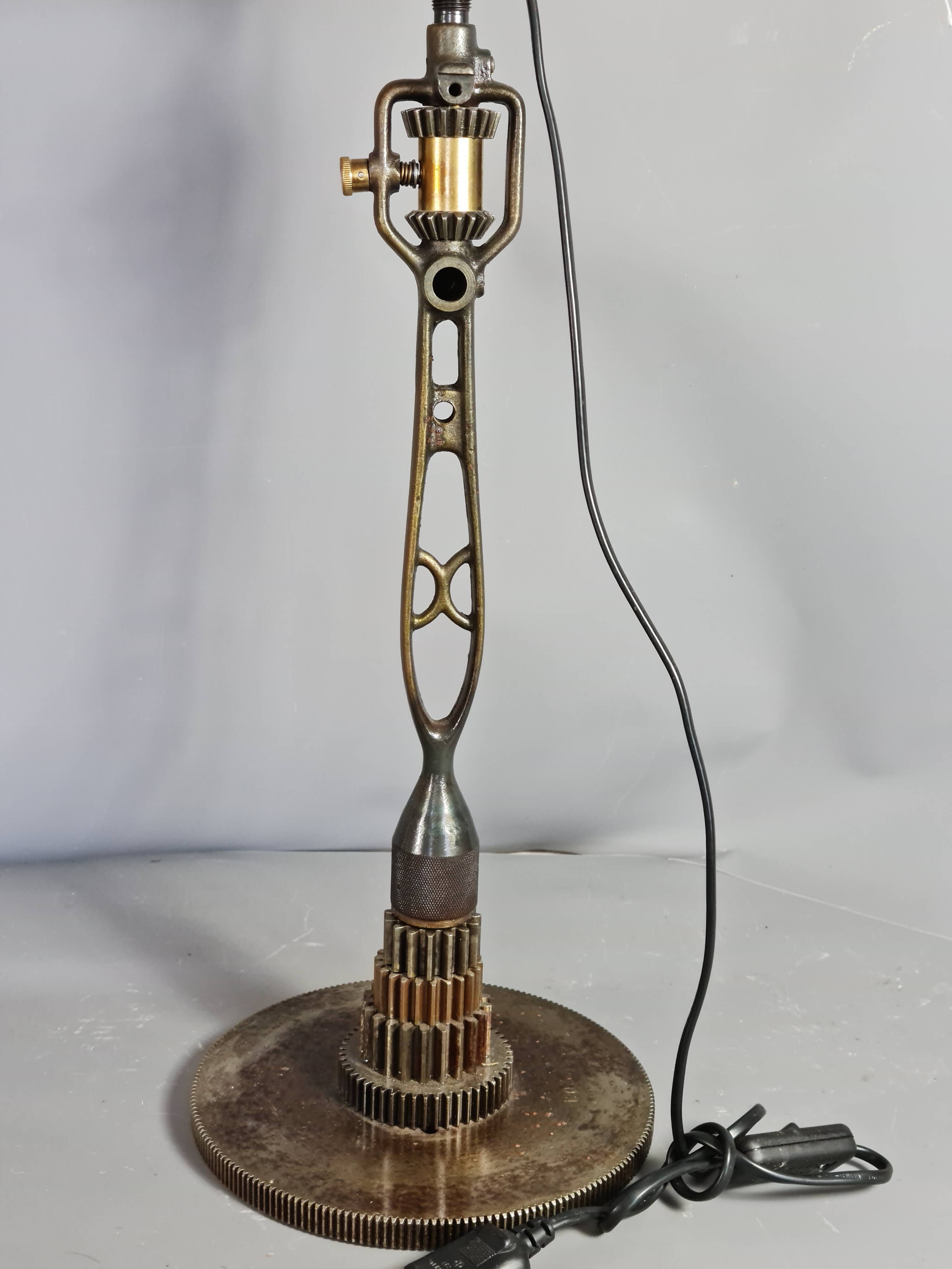 Industrial table or desk lamp, orientable. H.54 cm