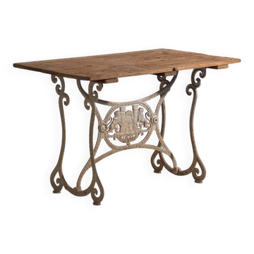 Table de jardin ancienne en fonte – Europe centrale, vers 1900