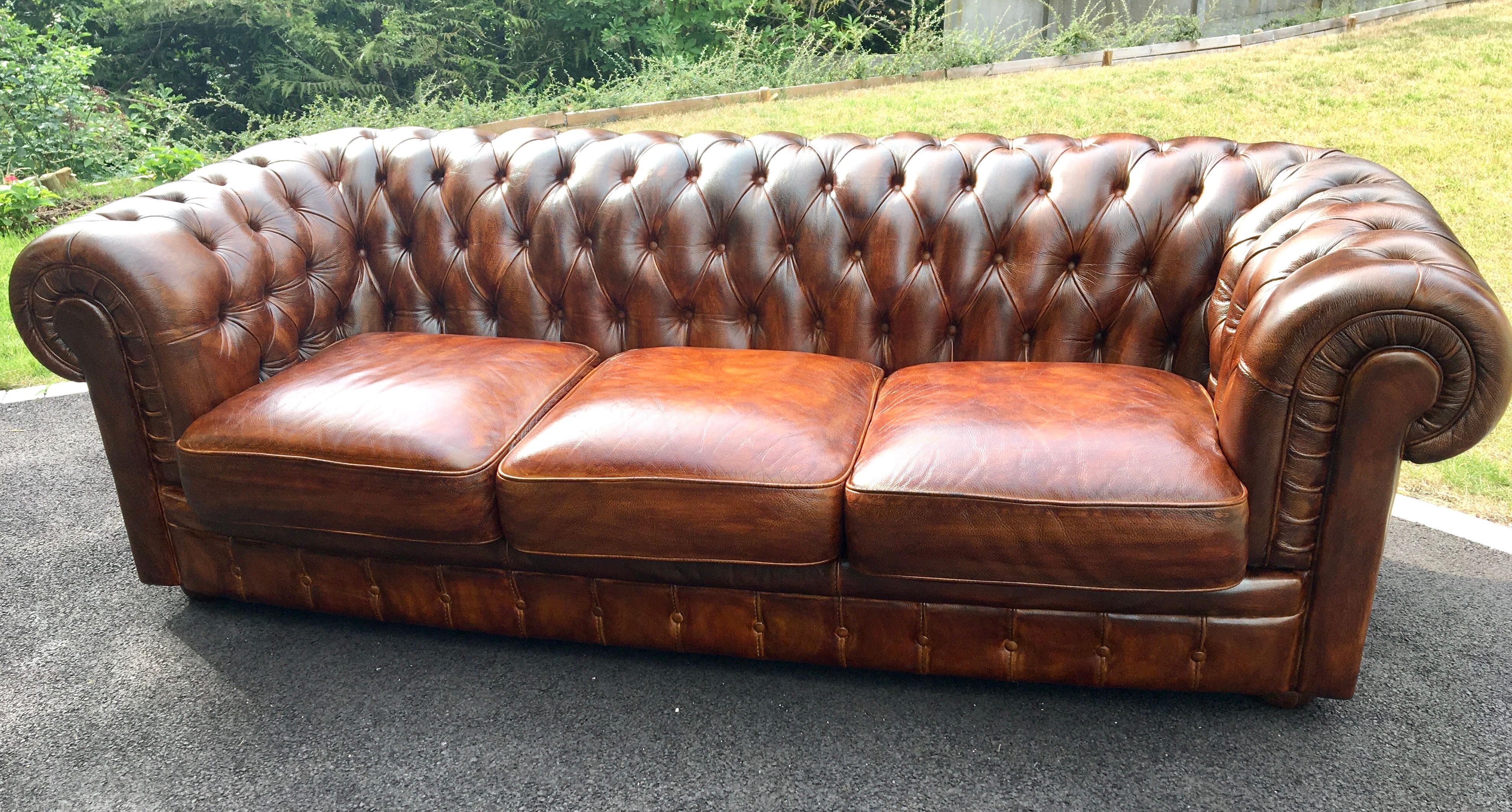 3-seater leather chesterfield sofa