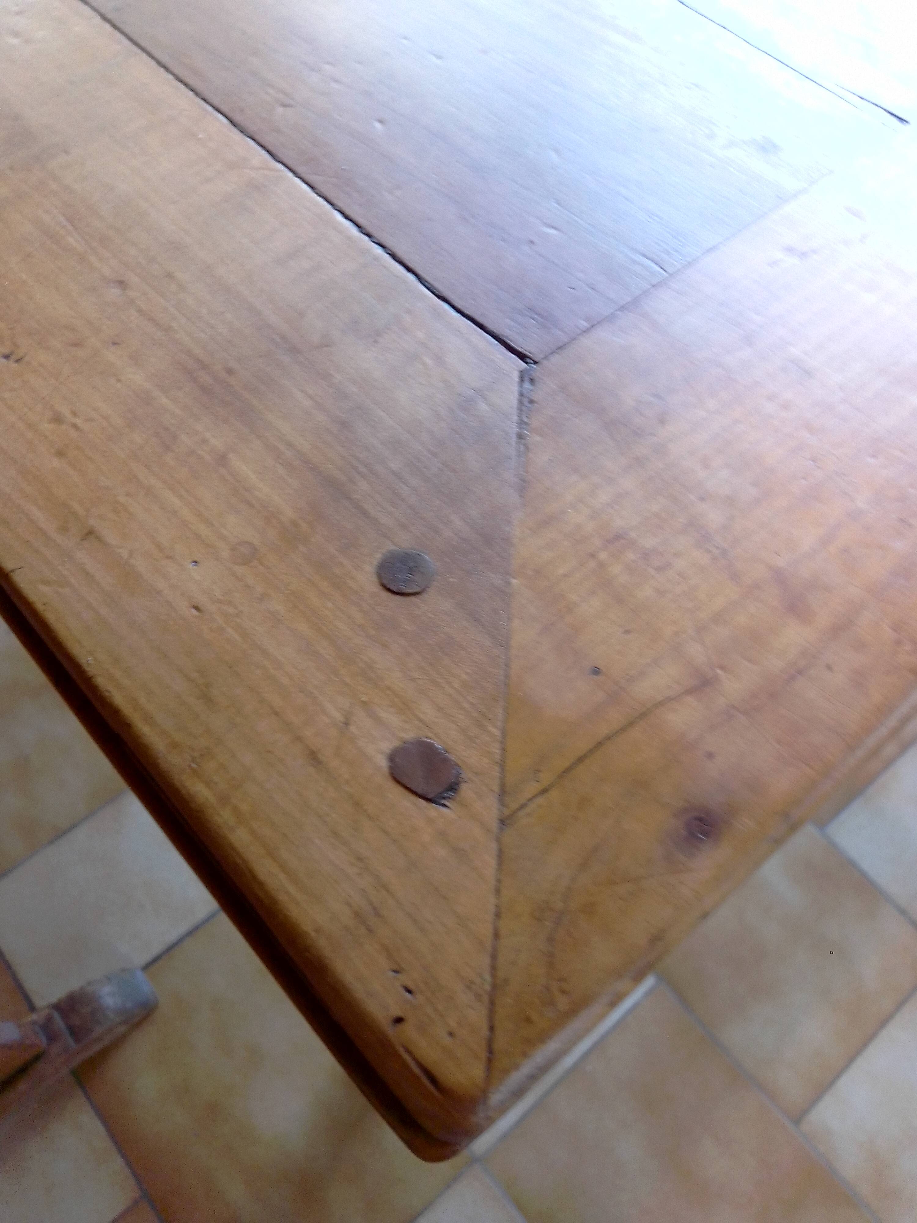 Large rustic table of 3.80m with its 2 benches.