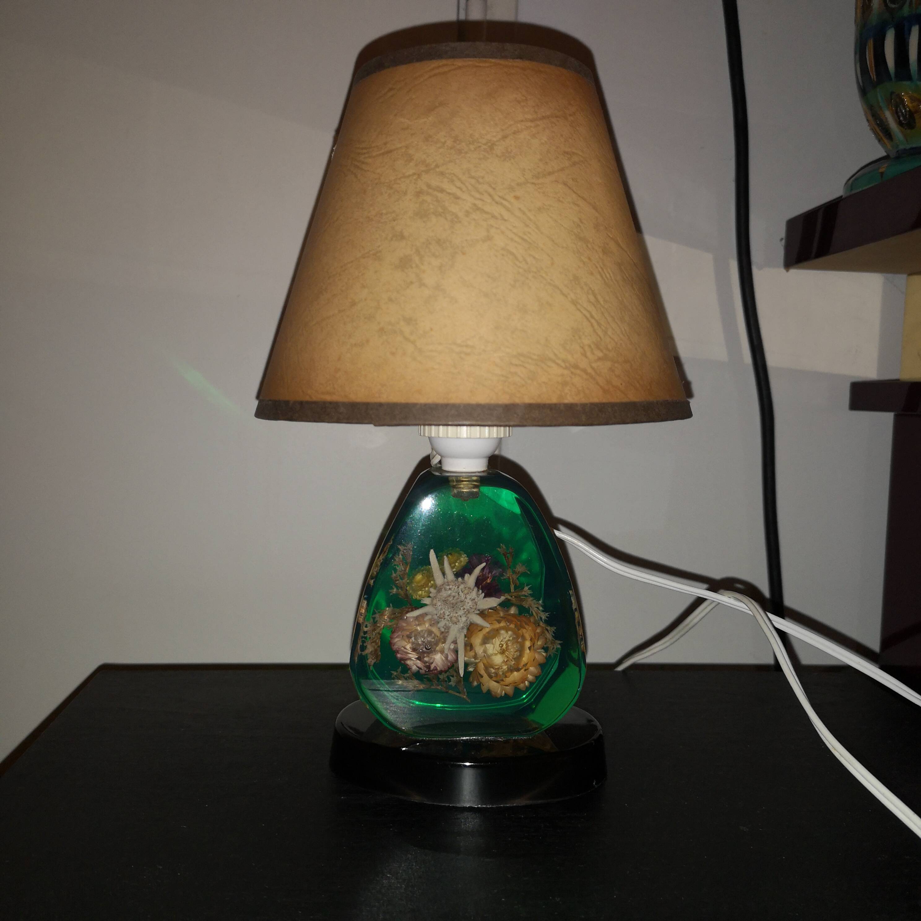 vintage 1960 lamp in lucite - inclusion of dried flowers & edelweiss - retro