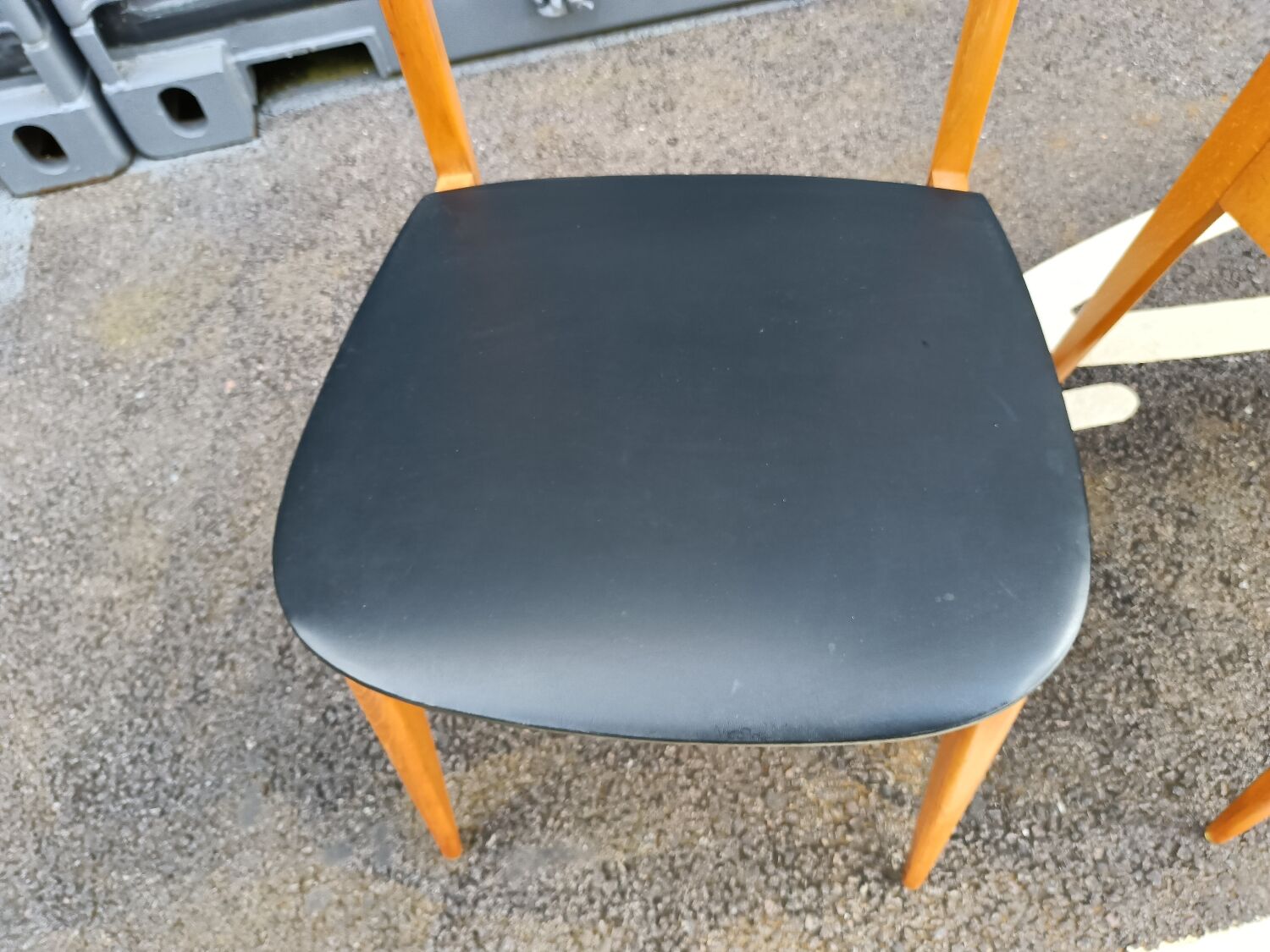 Series of 4 vintage scandinavian chairs with compass feet