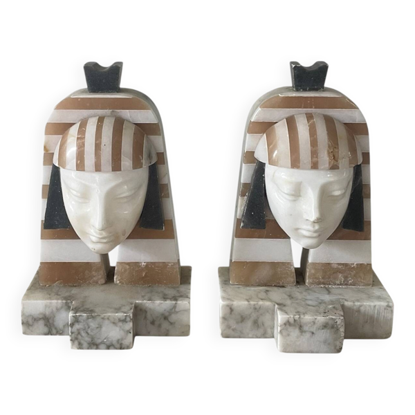 paire de serre-livres Art déco  ''Egyptian Revival'' en albâtre sculpté