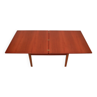 Extendible diningtable in teak, square shape