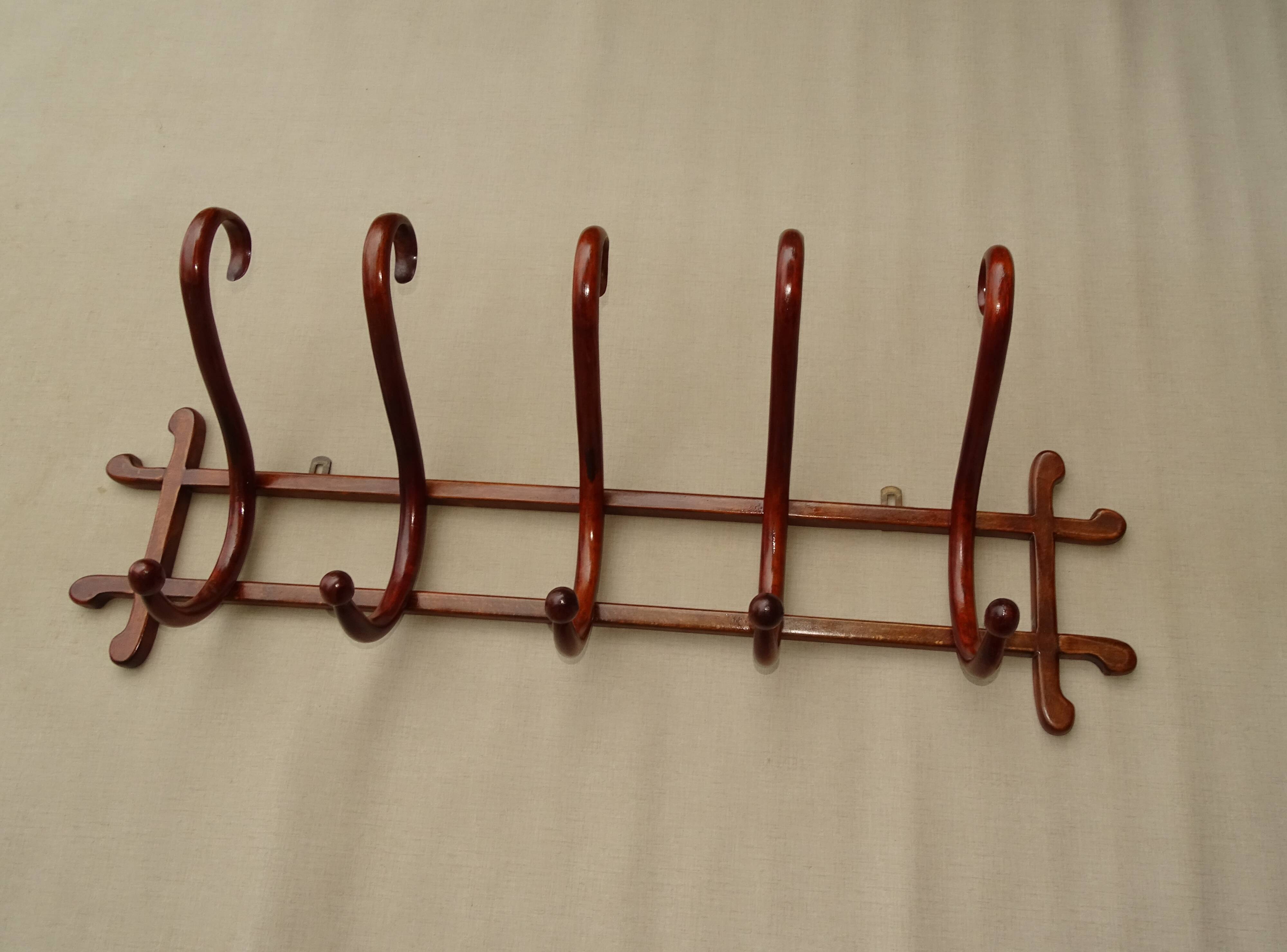 Wall-mounted coat and hat rack with 5 hooks by Thonet - 1900 - curved wood