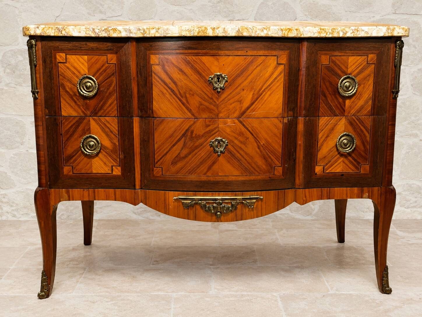 Commode transition Louis XV – Louis XVI en marqueterie, XVIIIe siècle (om)