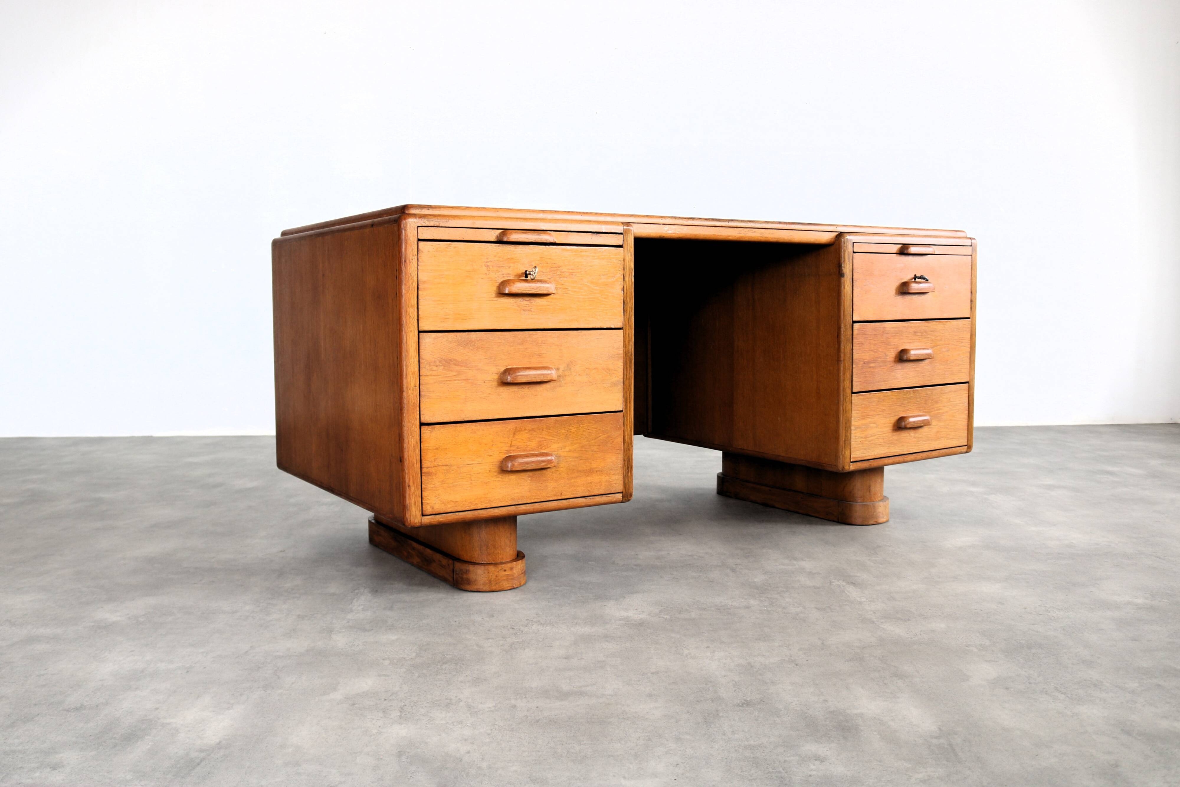 Art deco desk