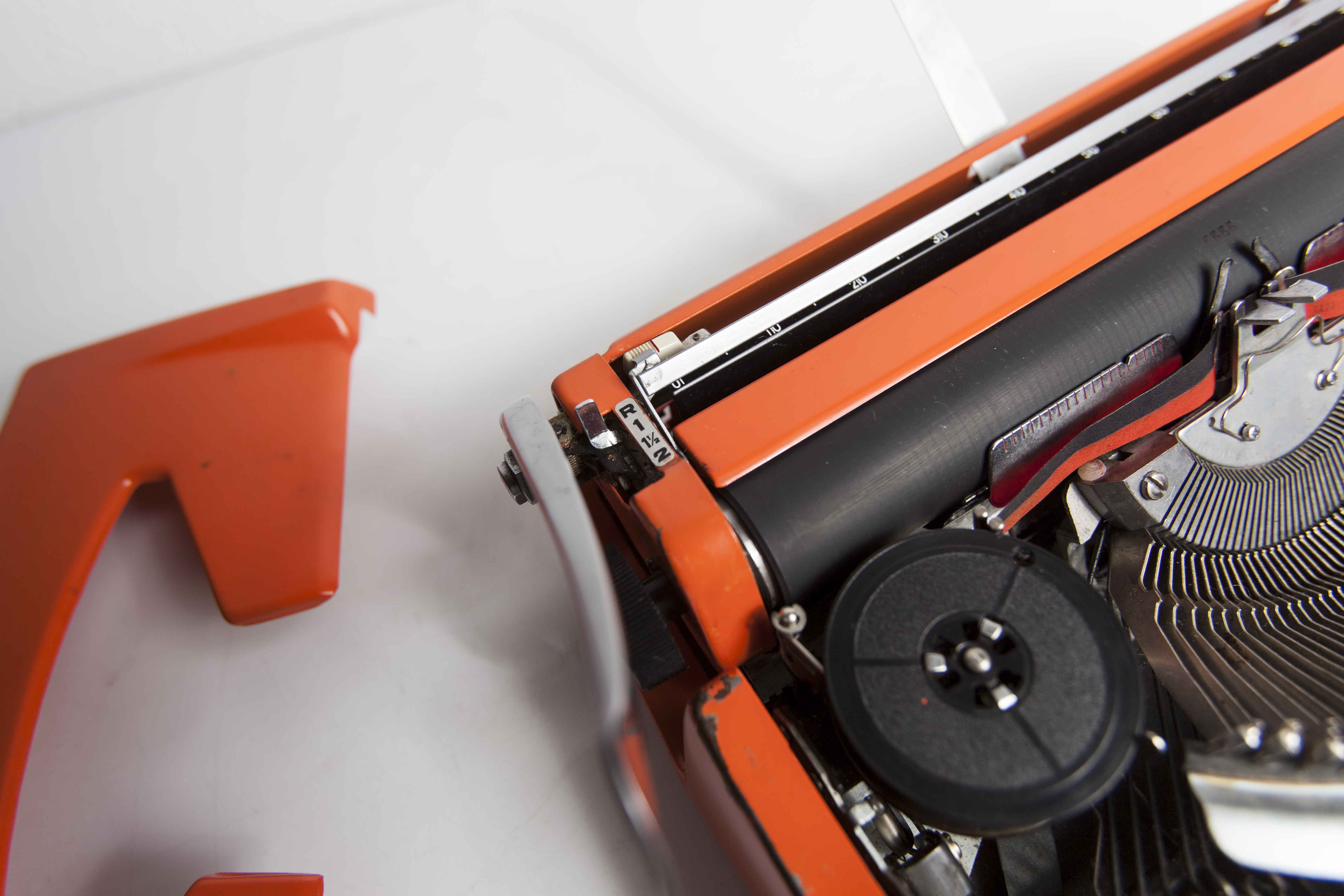 Machine à écrire brother de luxe 879 révisée et ruban neuf qwertz