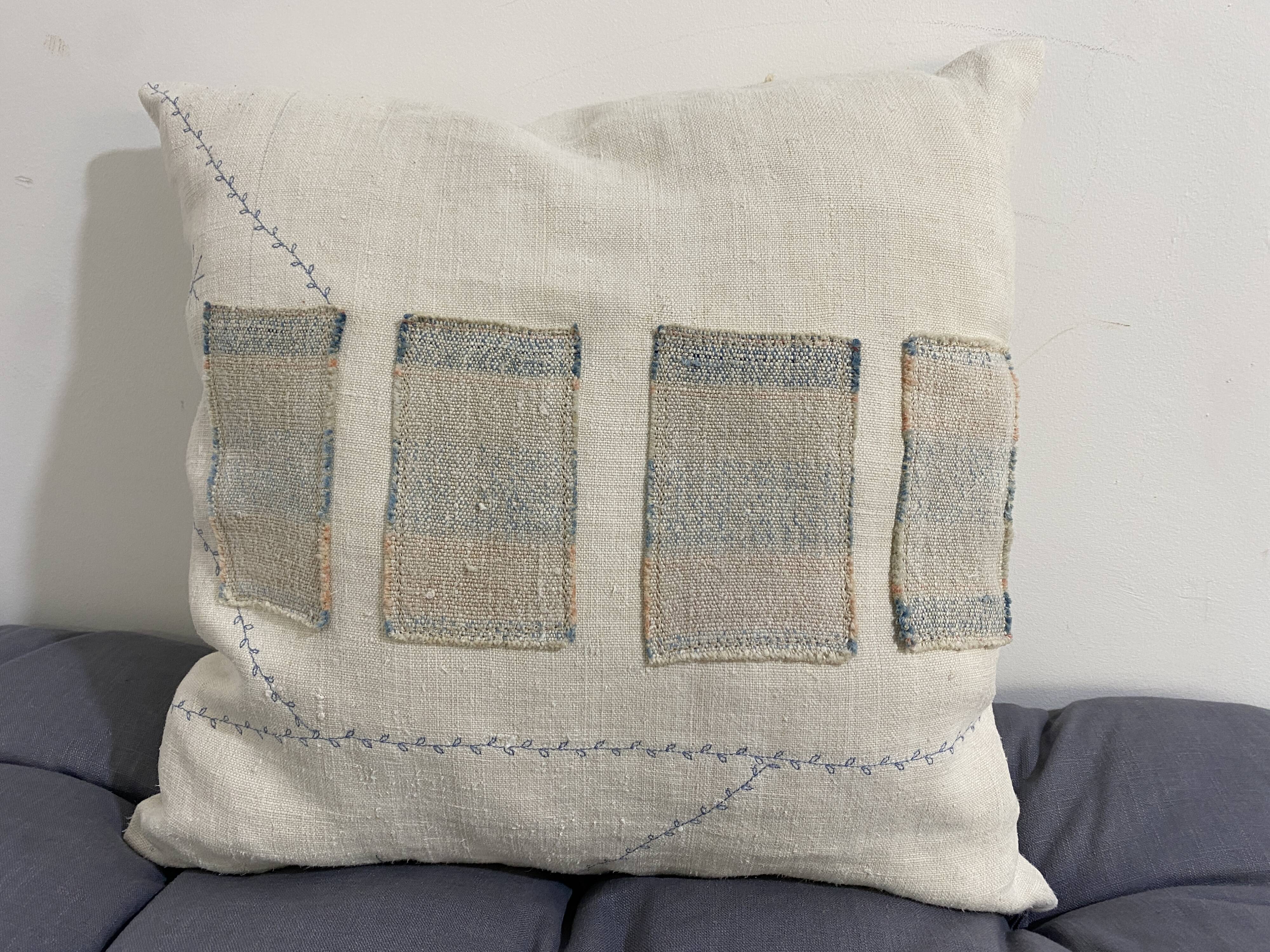 Cushion in old canvas Kilim style