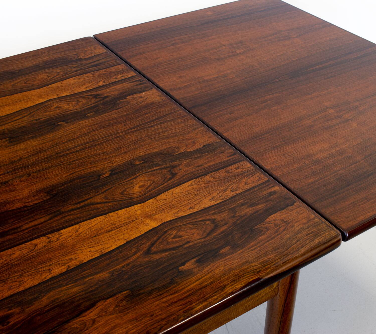 Table à manger extensible en palissandre danois du milieu du siècle