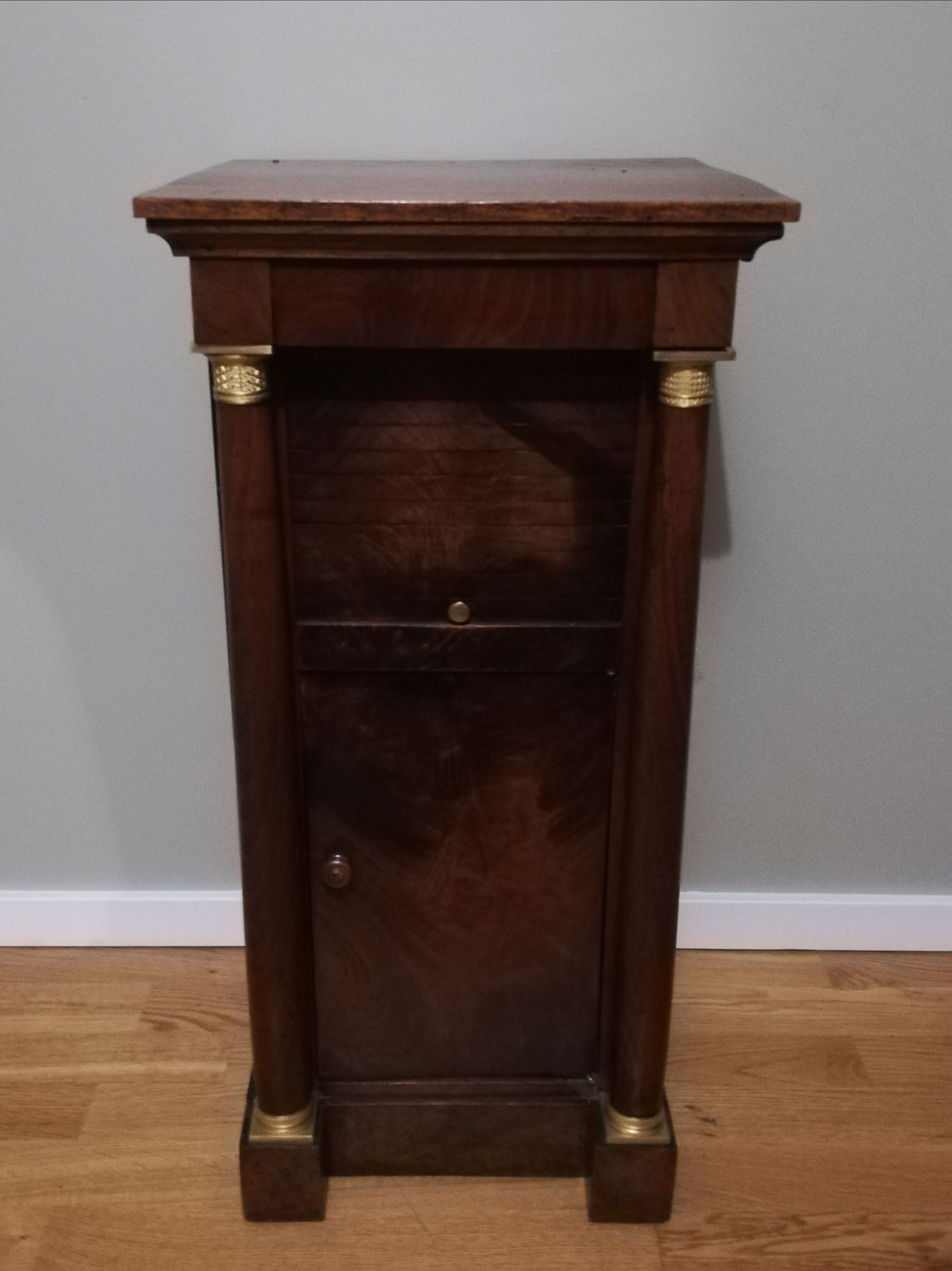 Empire Curtain Bedside Table
