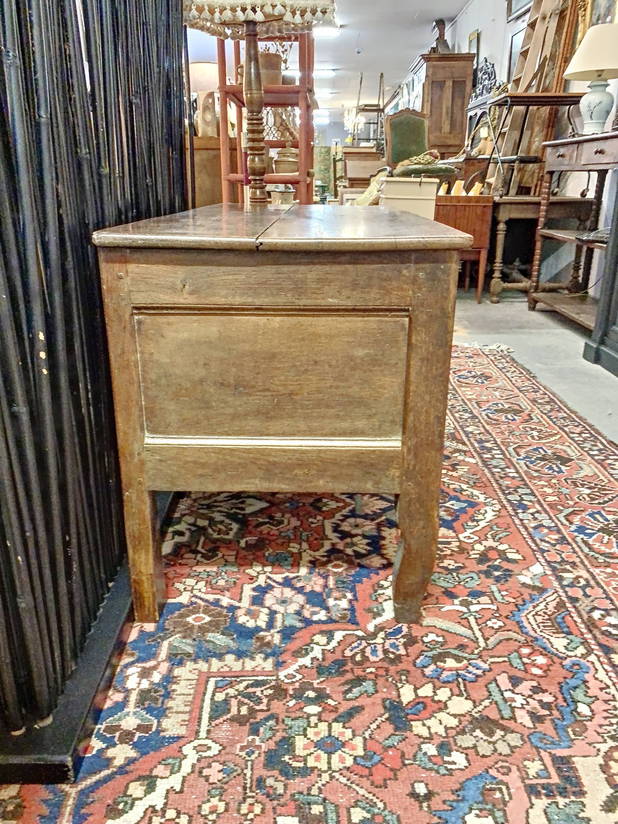 Maie, wooden chest