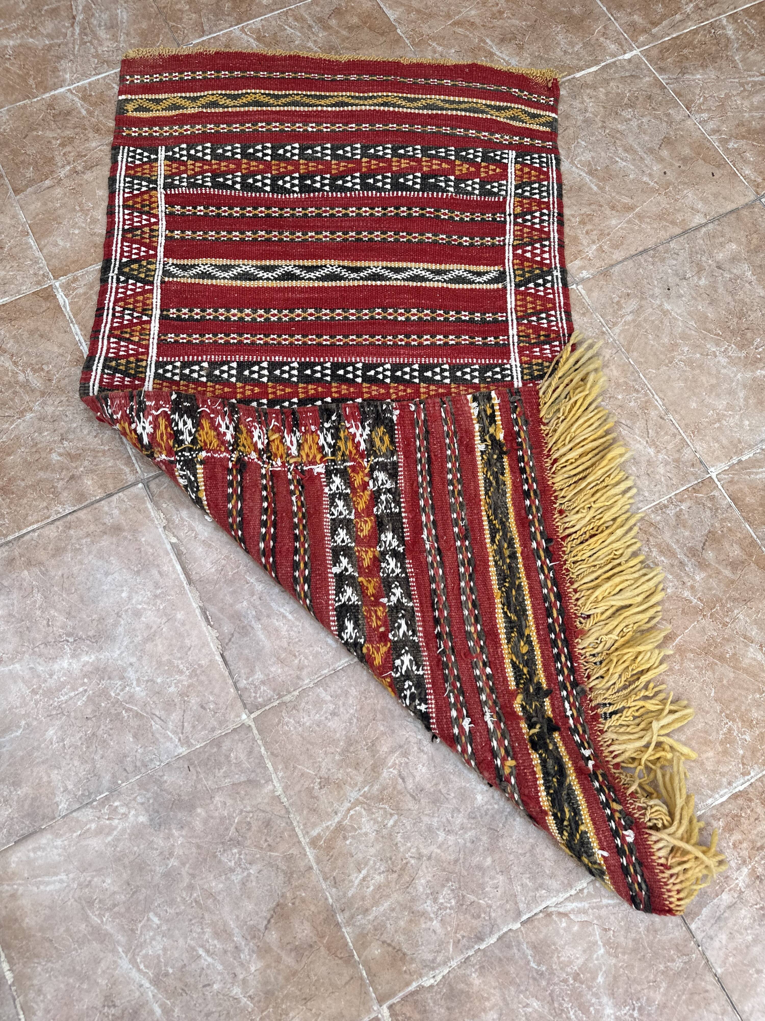 Moroccan Berber rug handwoven 100% wool
