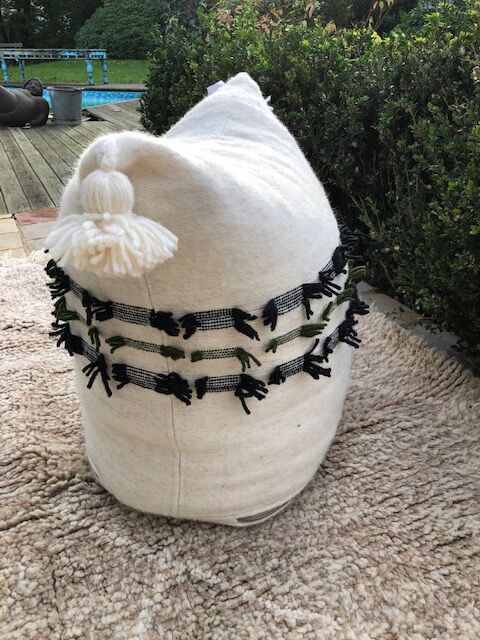 Pouf de sol en laine "a cheval"