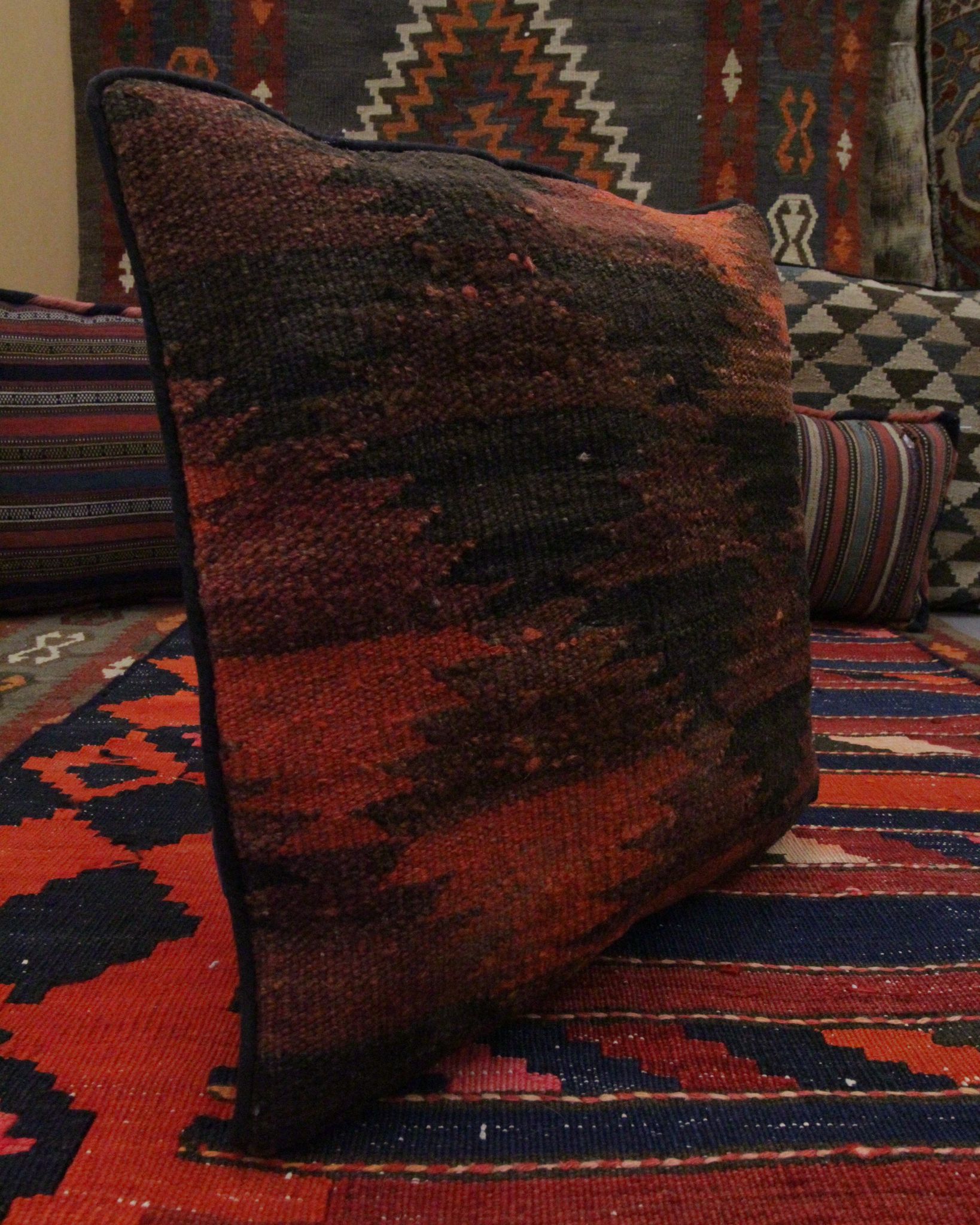 Housse de coussin en laine orientale faite à la main