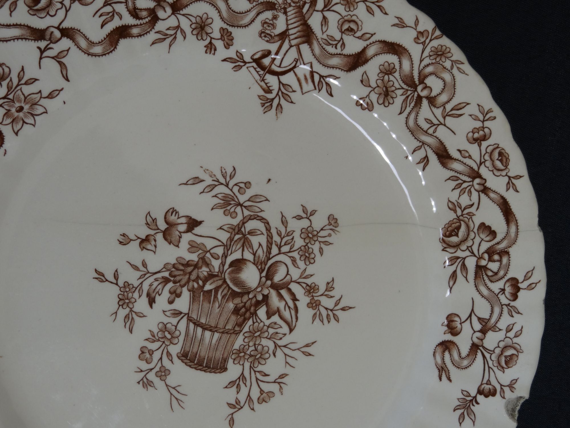 16 flat earthenware plates terre de fer, model rubans from longchamps, ø 24.9 cm