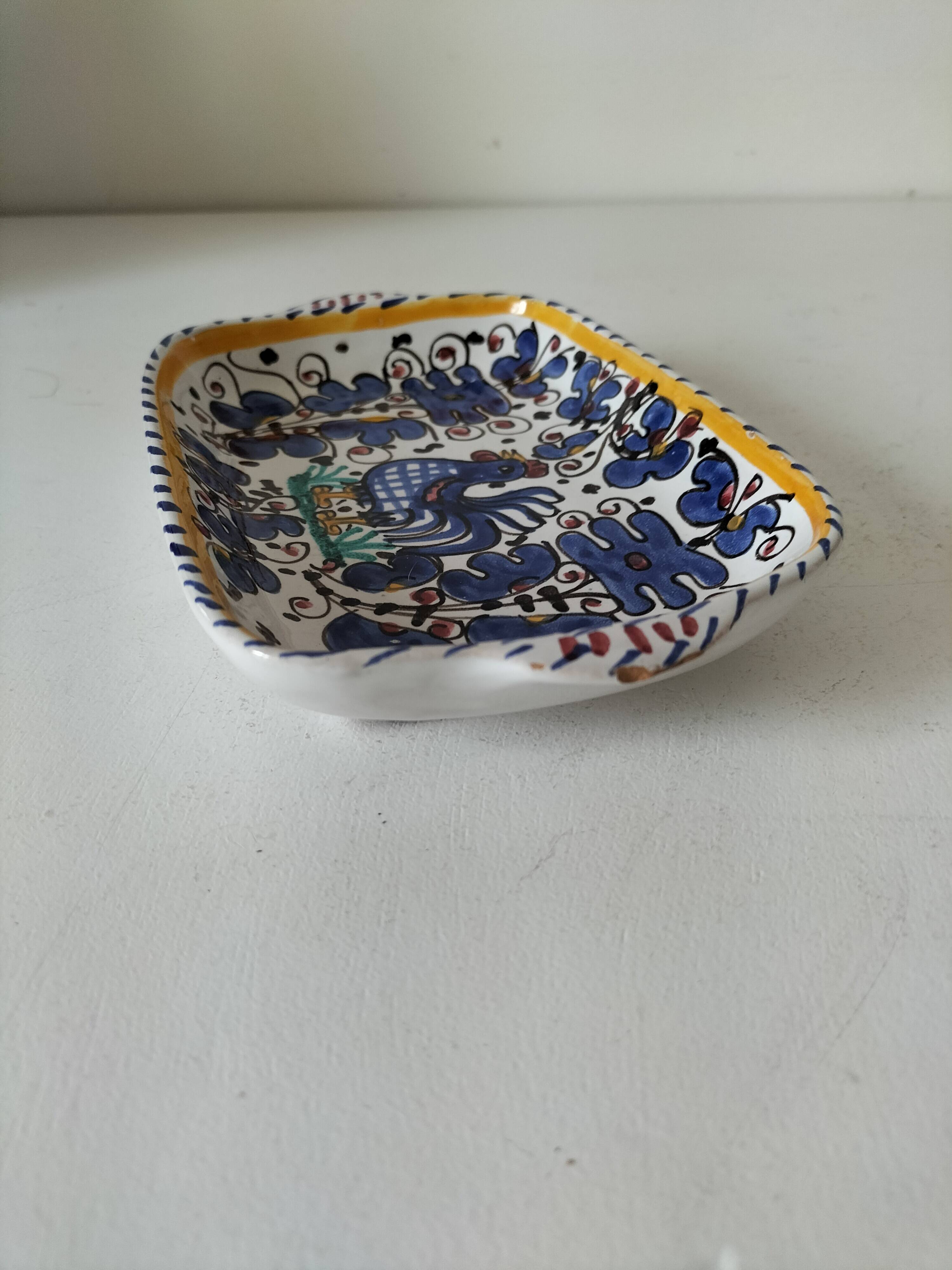 Small earthenware dish with rooster decoration – Portugal, hand-painted