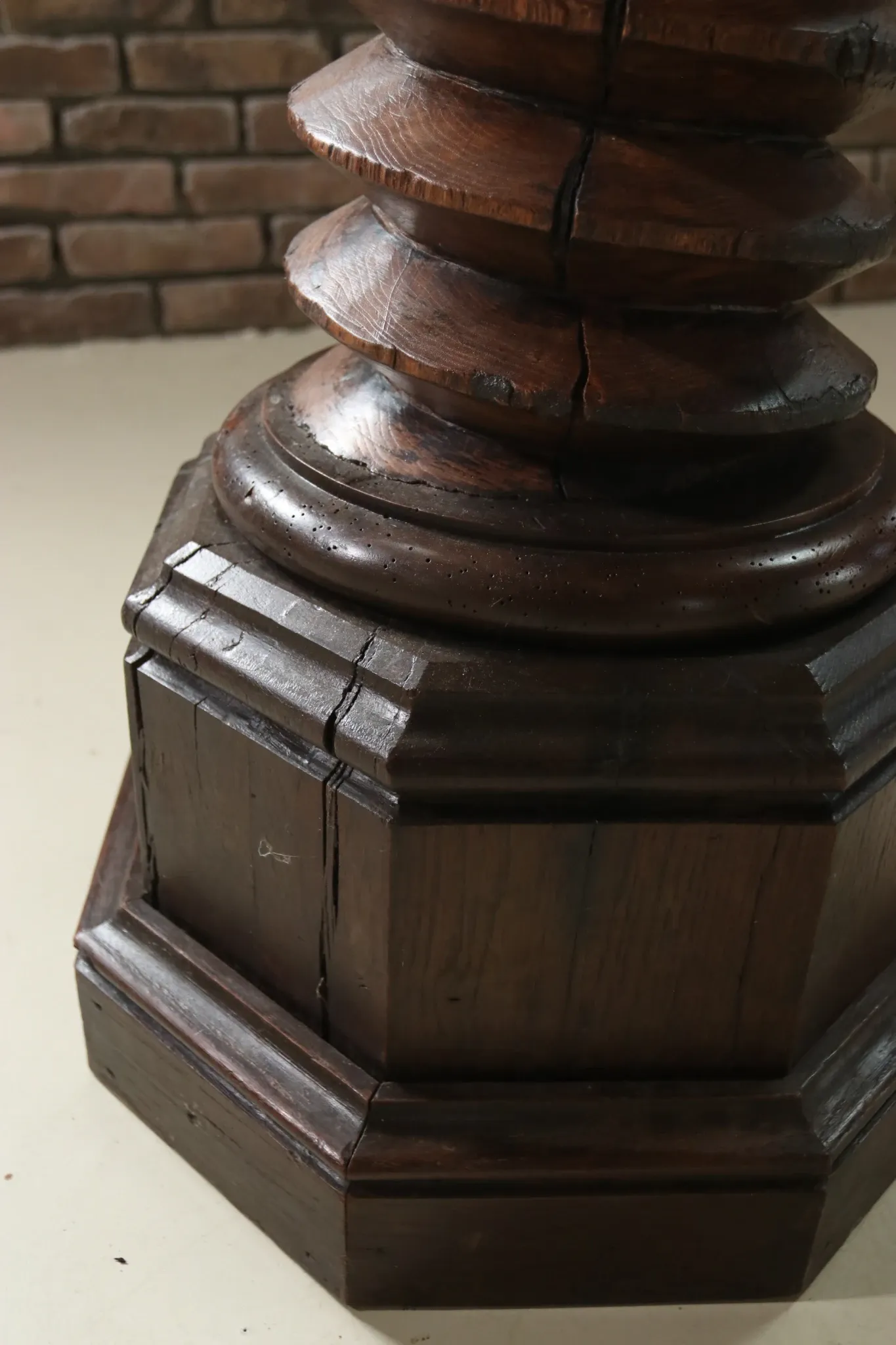 Monumental wooden wine press screw column, hand-carved, 18th c. – 170 cm