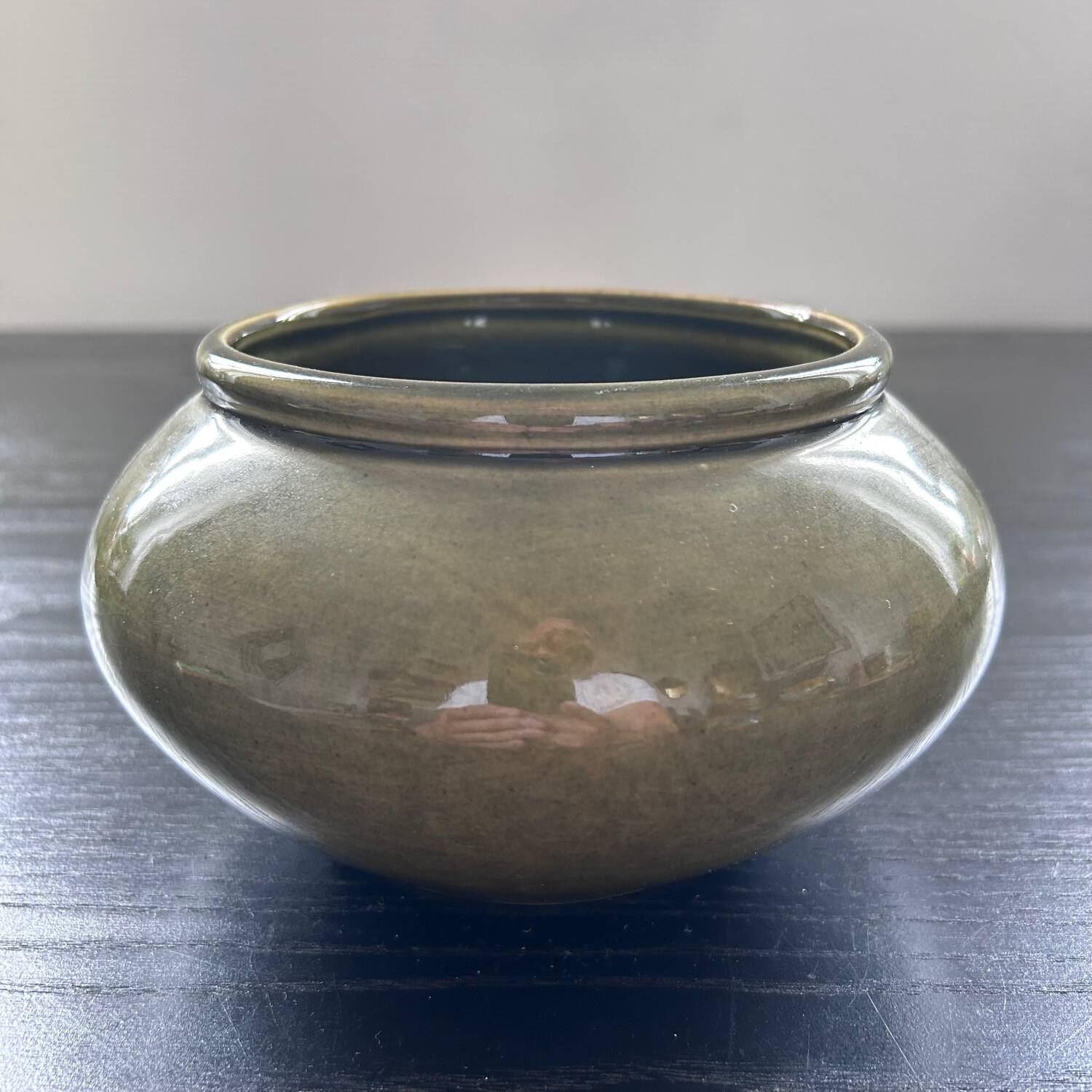 Olive green flowerpot