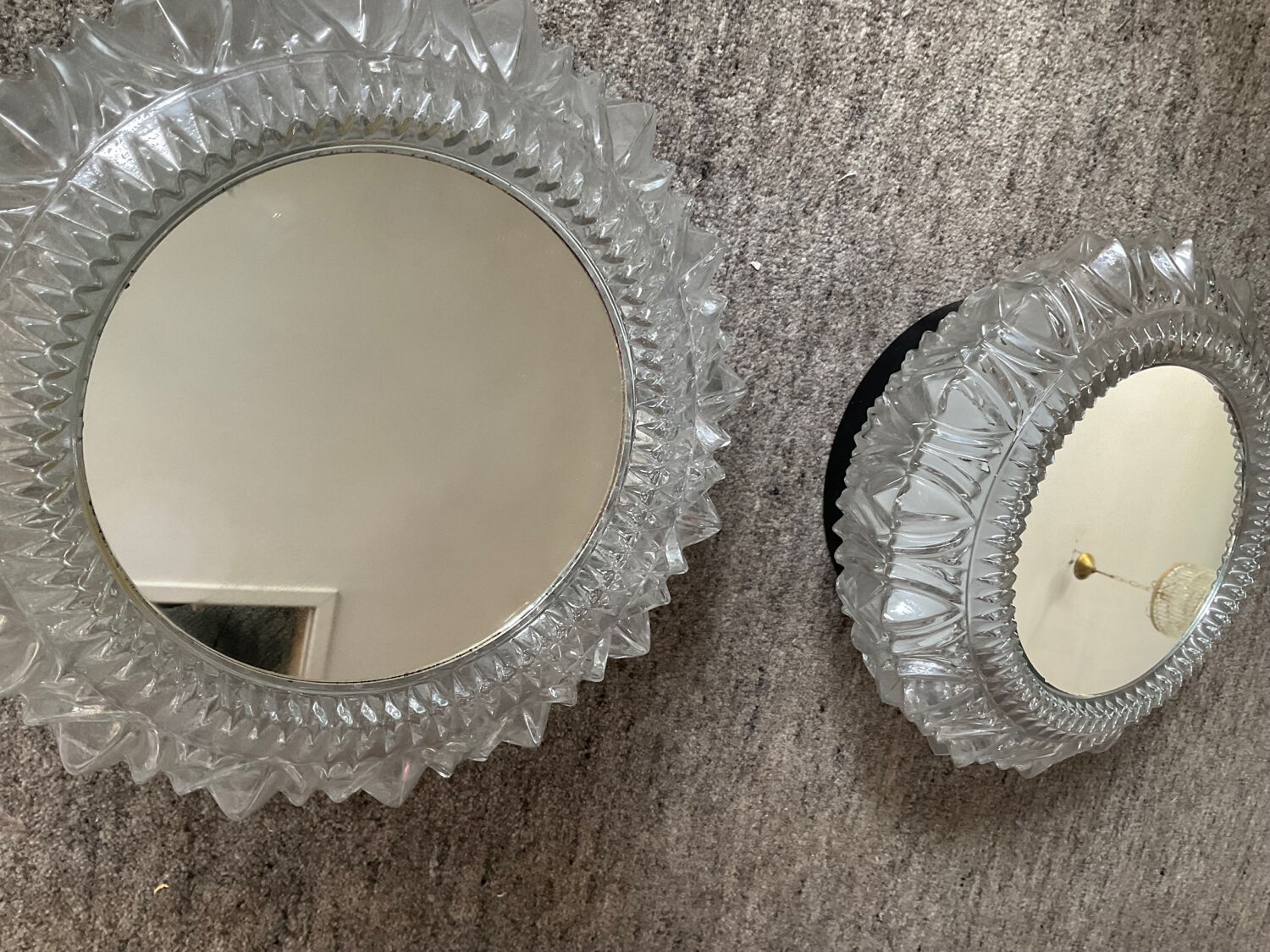 Pair of vintage sconces in molded glass 70s