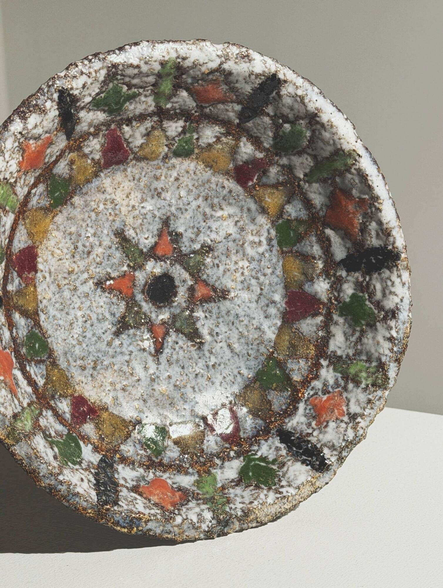 Stoneware bowl with chamotte by Fernande Kohler, Vallauris, around 1960.