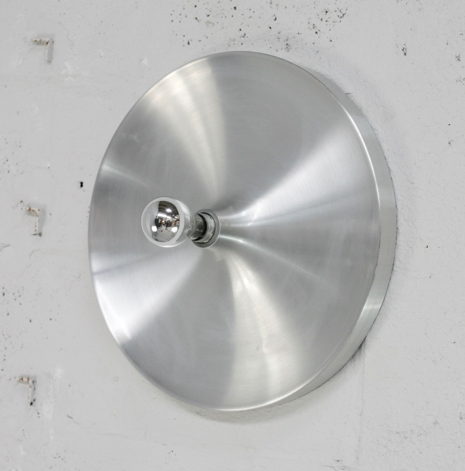 “Space age” wall lamp in aluminum. Circa 1970