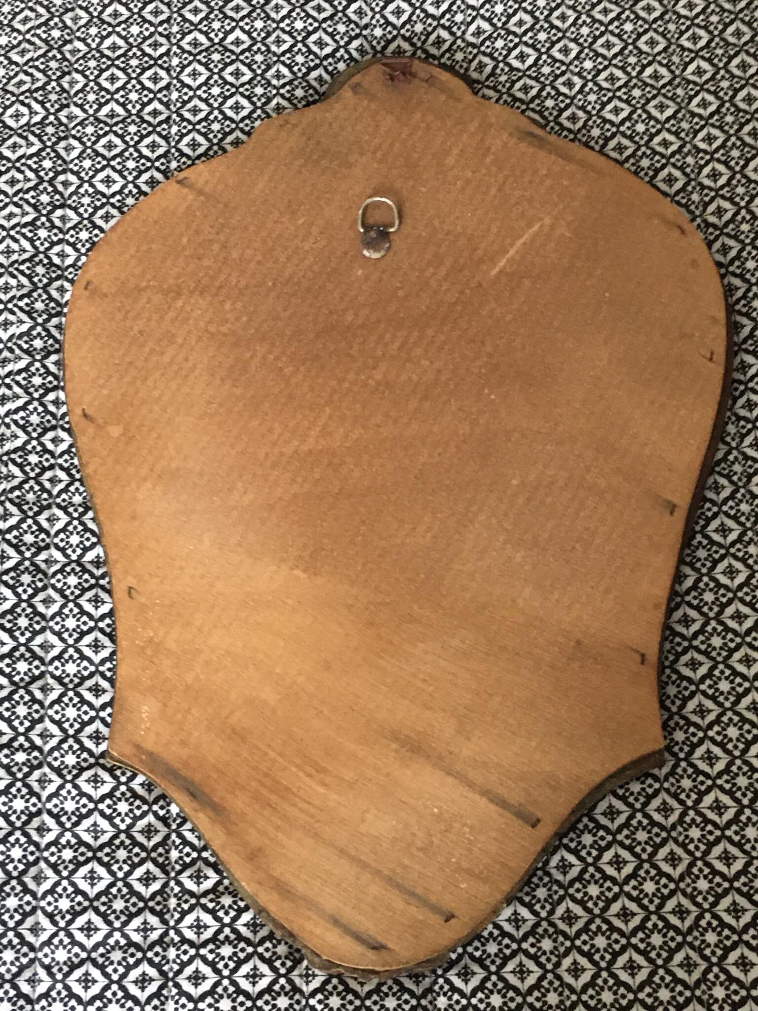 Gilded wooden mirror with shell decoration