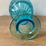 Carafe ancienne en verre moulé bleu turquoise