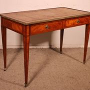 Louis XVI Period Marquetry Desk - 18th Century