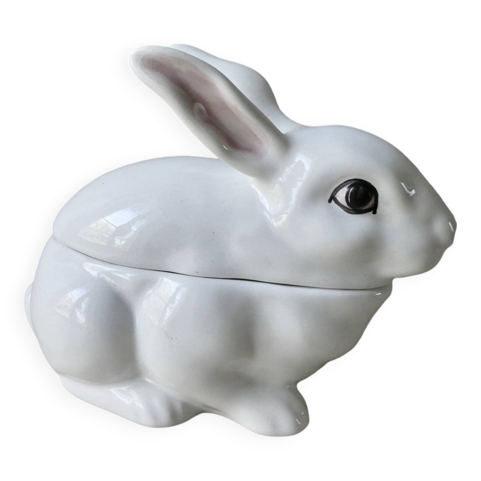 Gravy boat in white rabbit slip, bordallo pinheiro portugal