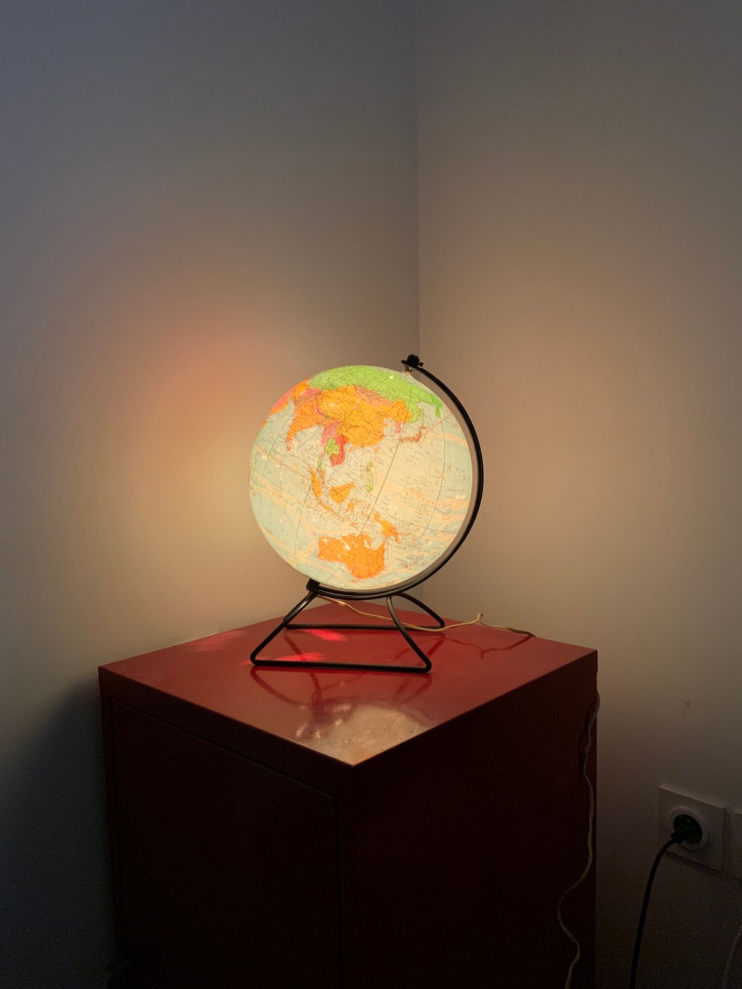 Vintage globe 1930 Perrina Picquart Metal and glass entirely original map geography