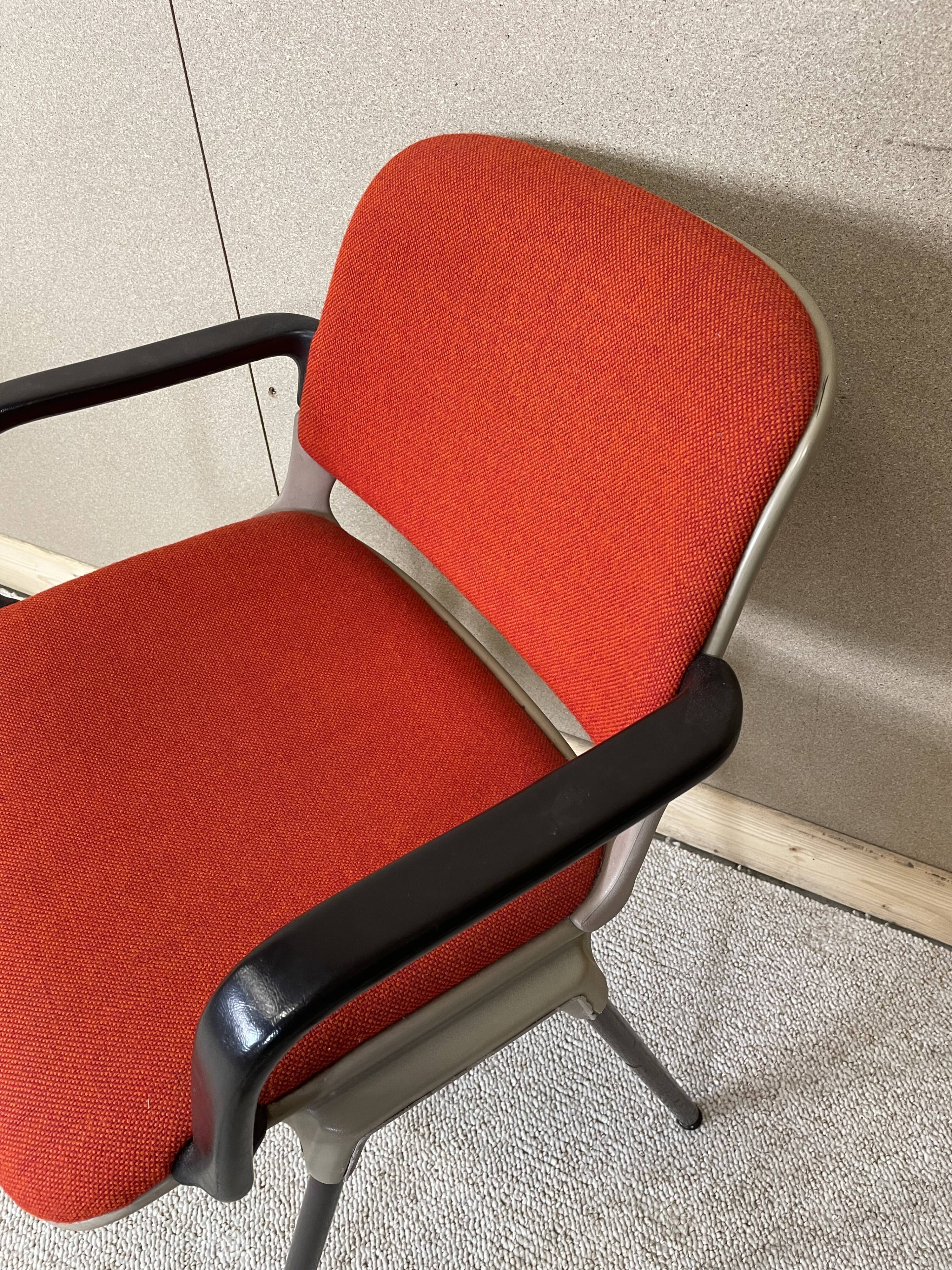 Armchair with armrests 70's Comforto