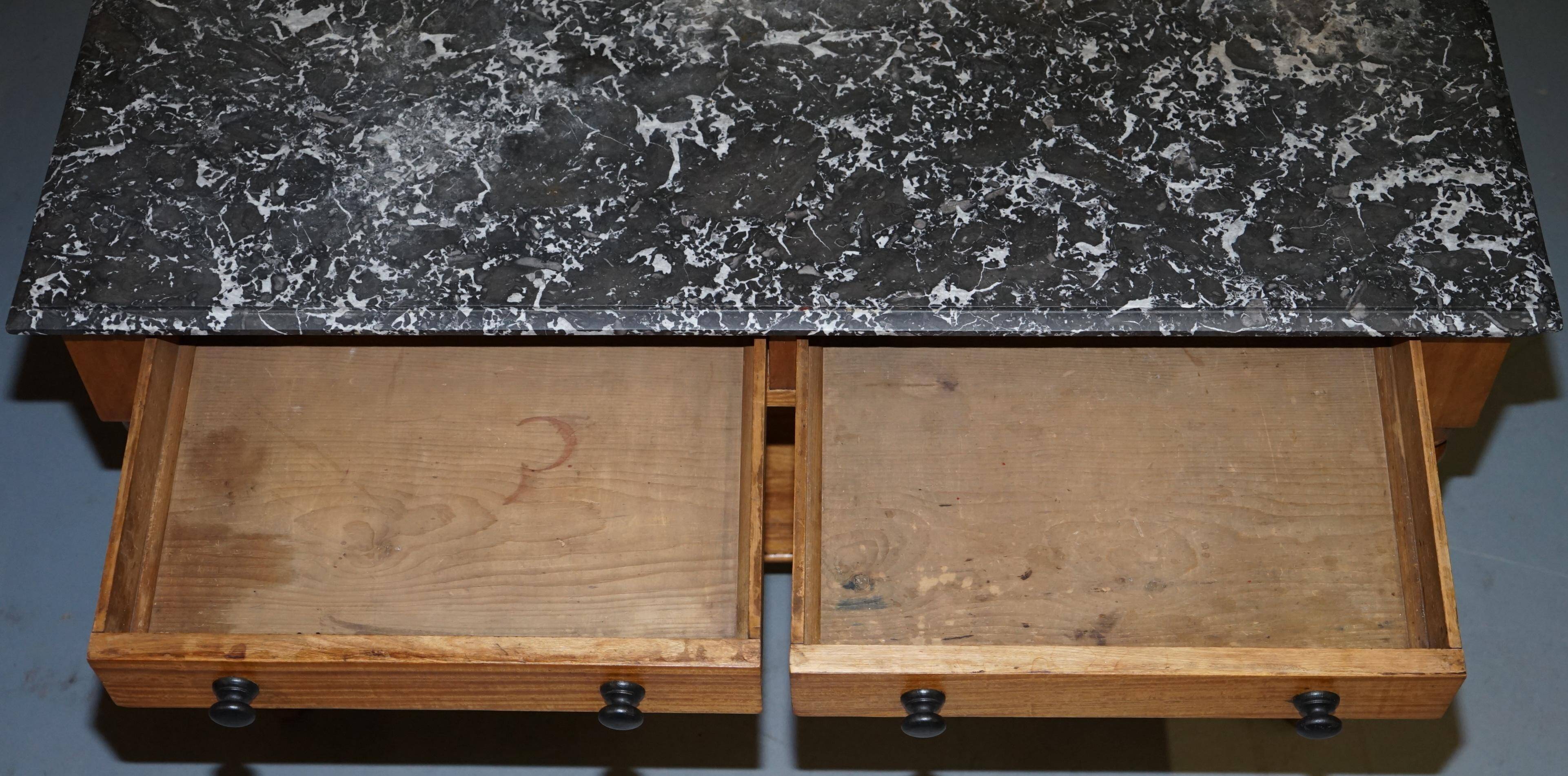 Victorian writing desk or console from 1880 in satin wood and marble.