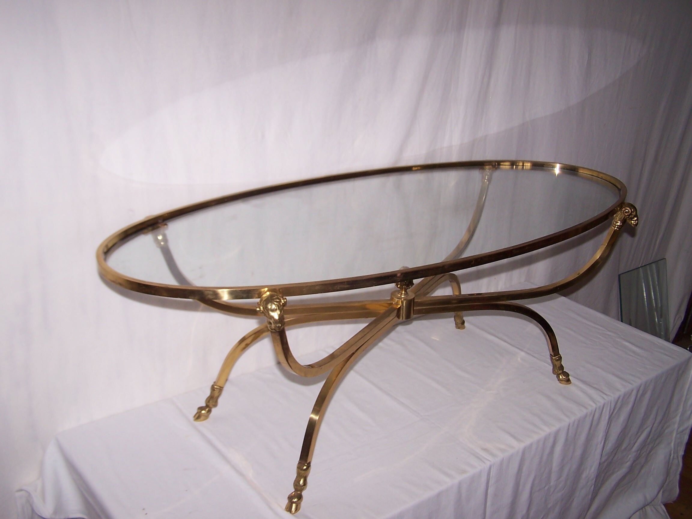 Italian coffee table oval ram feet - 60s