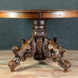 Pedestal table