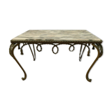 Table basse en fer forgé martelé plateau en marbre brèche xx siècle