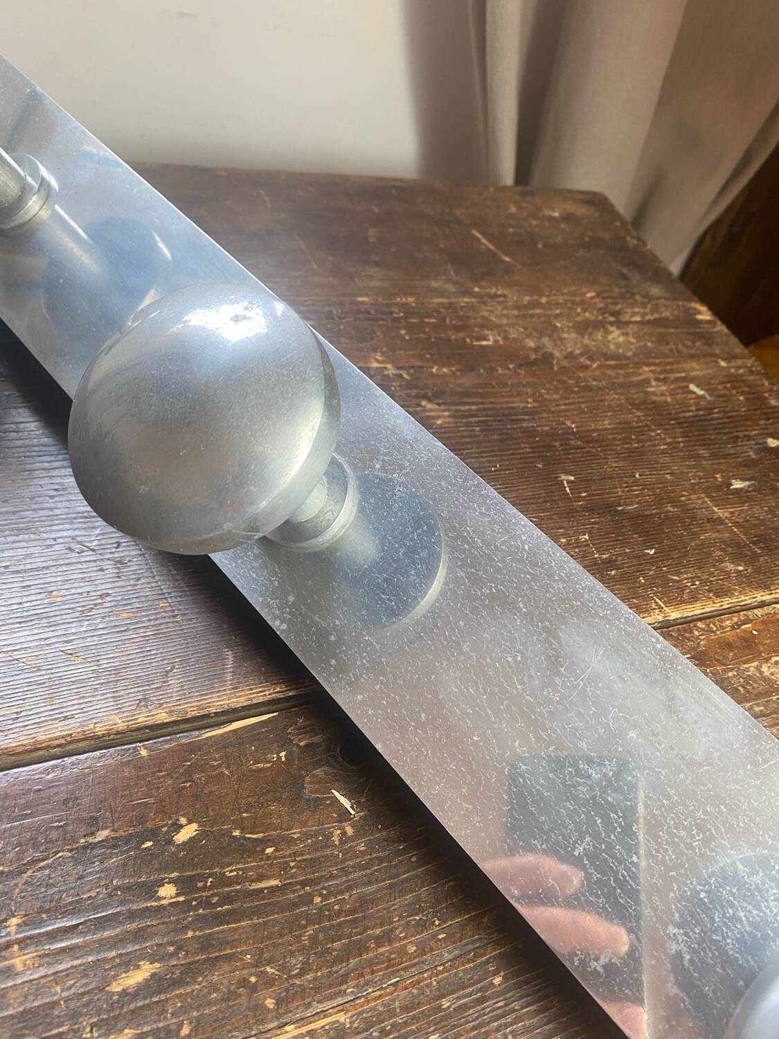 Patère en bois et aluminium