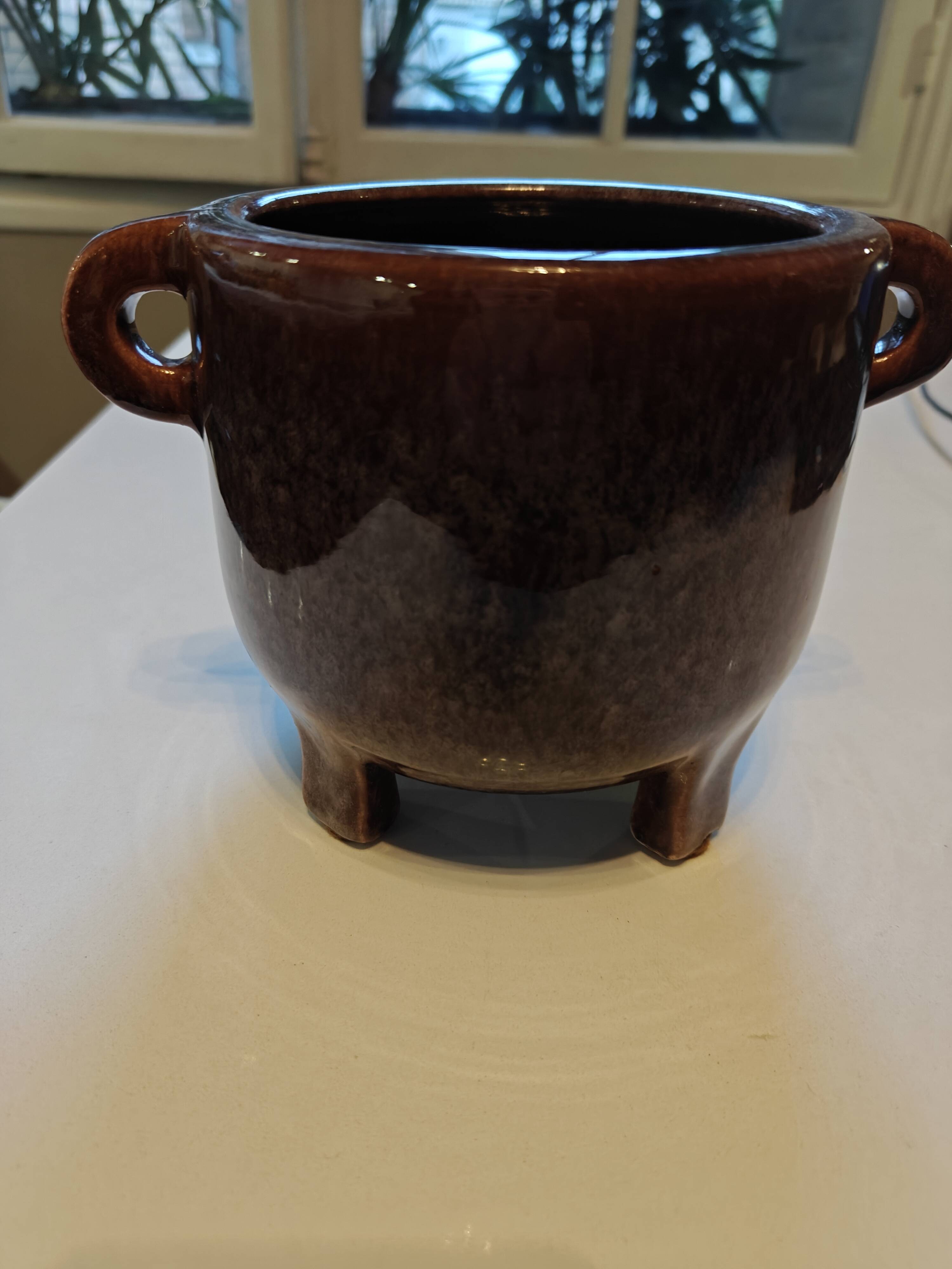 Accolay ceramic cache-pot vase