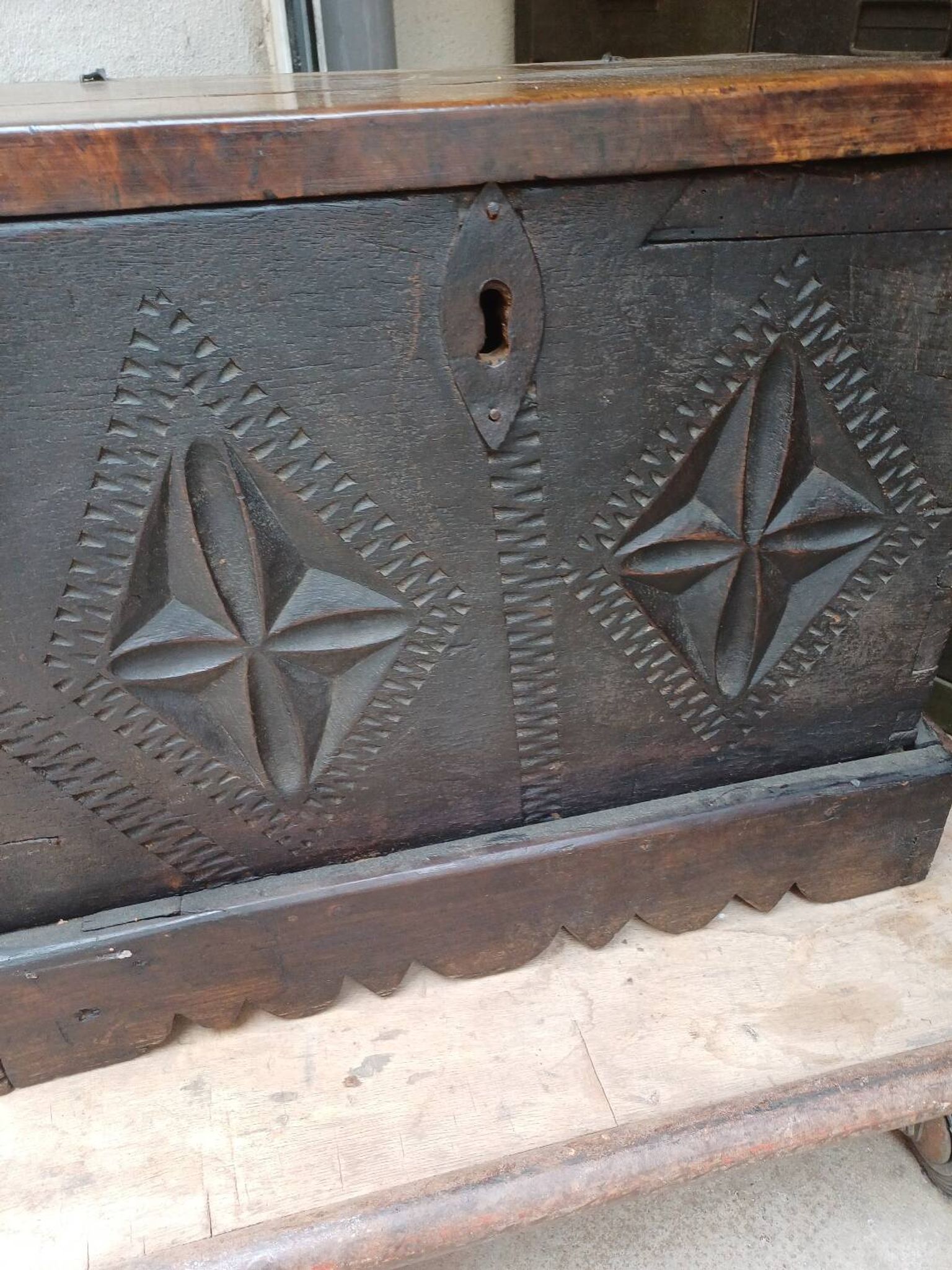 Small French chest from the 17th century in its own juice.