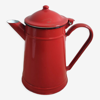 Cafetière rouge vintage en tôle émaillée