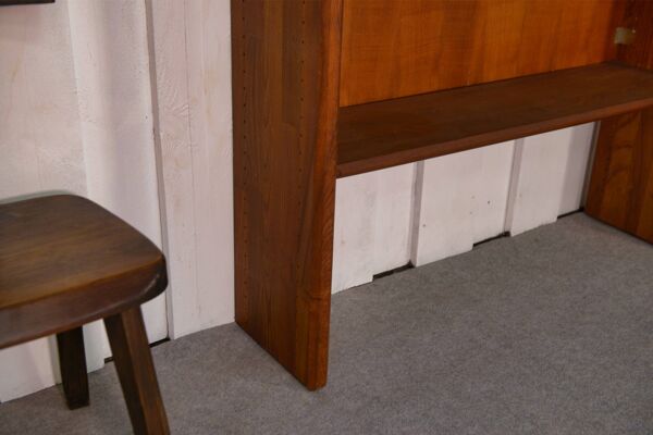 Étagère en orme massif moderniste par Pierre Chapo éditée par la manufacture de Seltz 1950’s