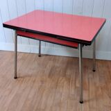 Expandable table in red formica