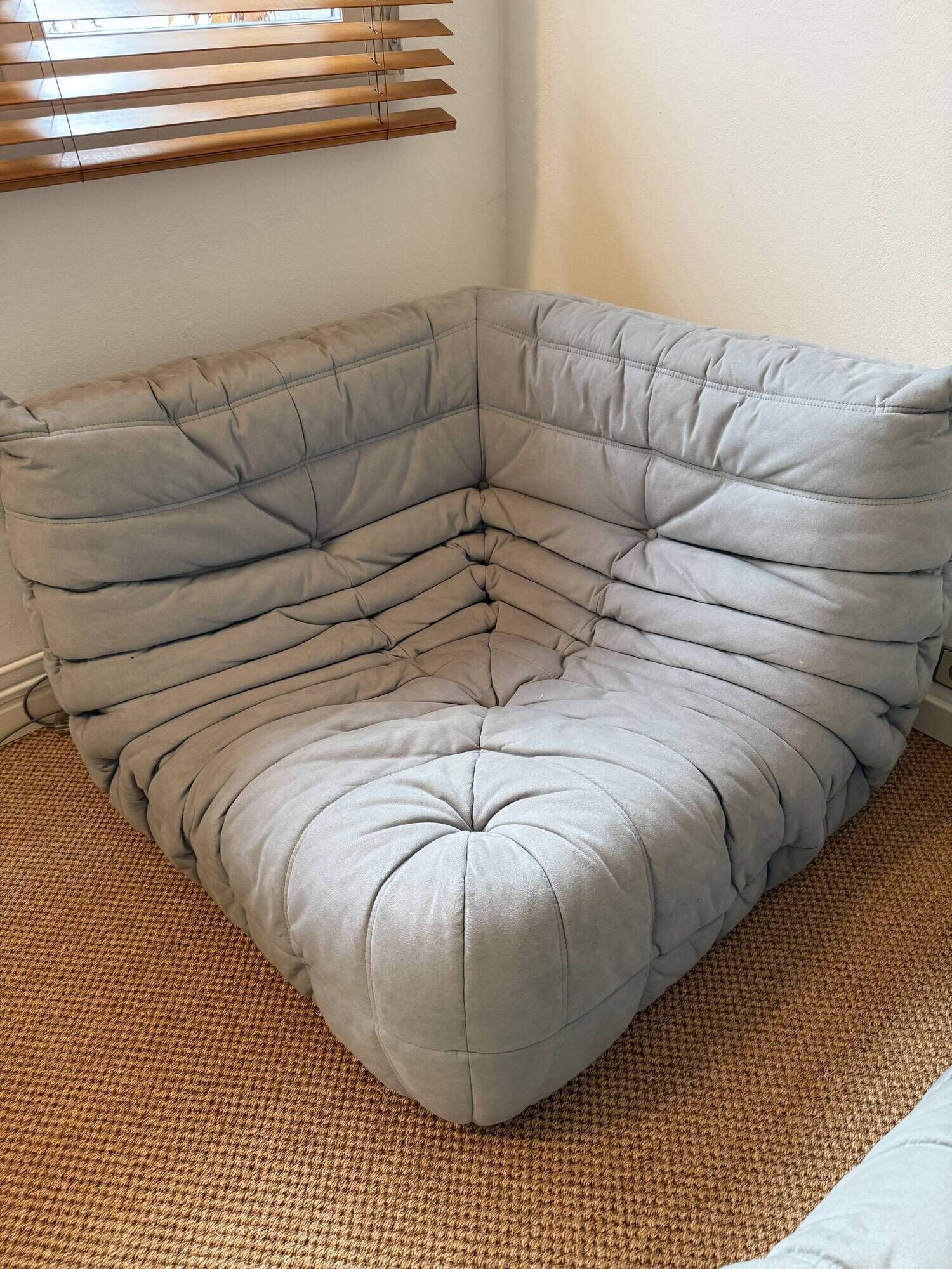 Un canapé d’angle ligne roset modèle togo2 fois 2 places + fauteuil d’angle